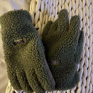 LL Bean Green Fuzzy Gloves